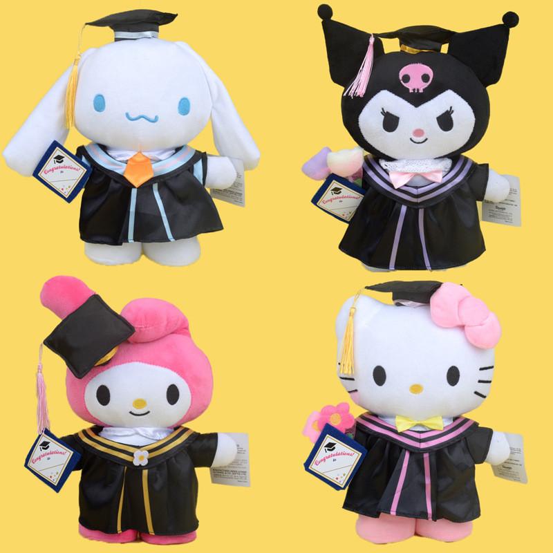 Bezauberndes Abschluss-Plüschtier mit Hello-Kitty-Mütze, ultraweich, kurzplüschig, 25 cm, süßes Sanrio-Motiv