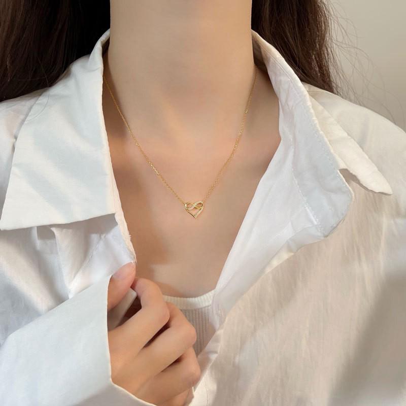 Elegant S925 Sterling Silver Water Drop Necklace - Women's Luxury Niche Design Choker with a Simple, Trendy Style.