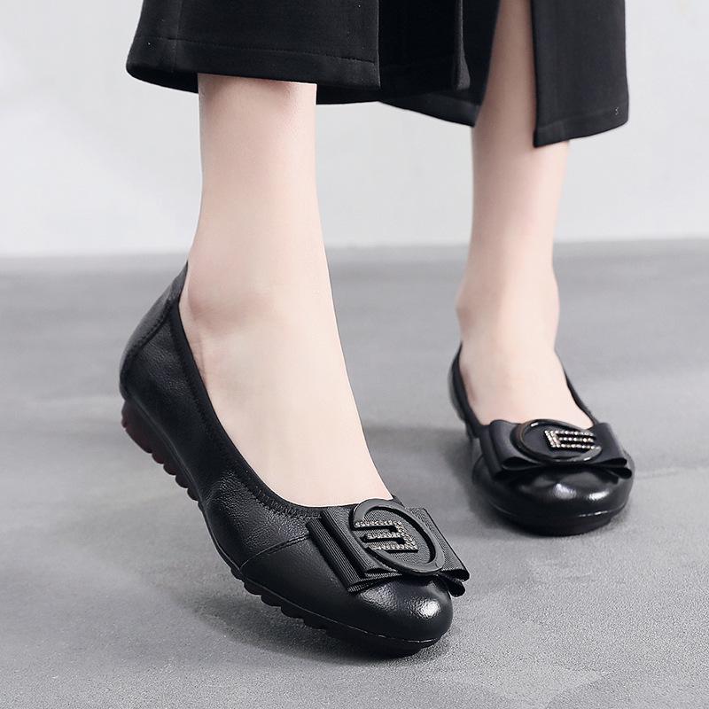 Comfortable Leather Women's Flats: Soft Sole Four Seasons Shoes for Spring & Autumn - Ideal for Middle-Aged & Elderly