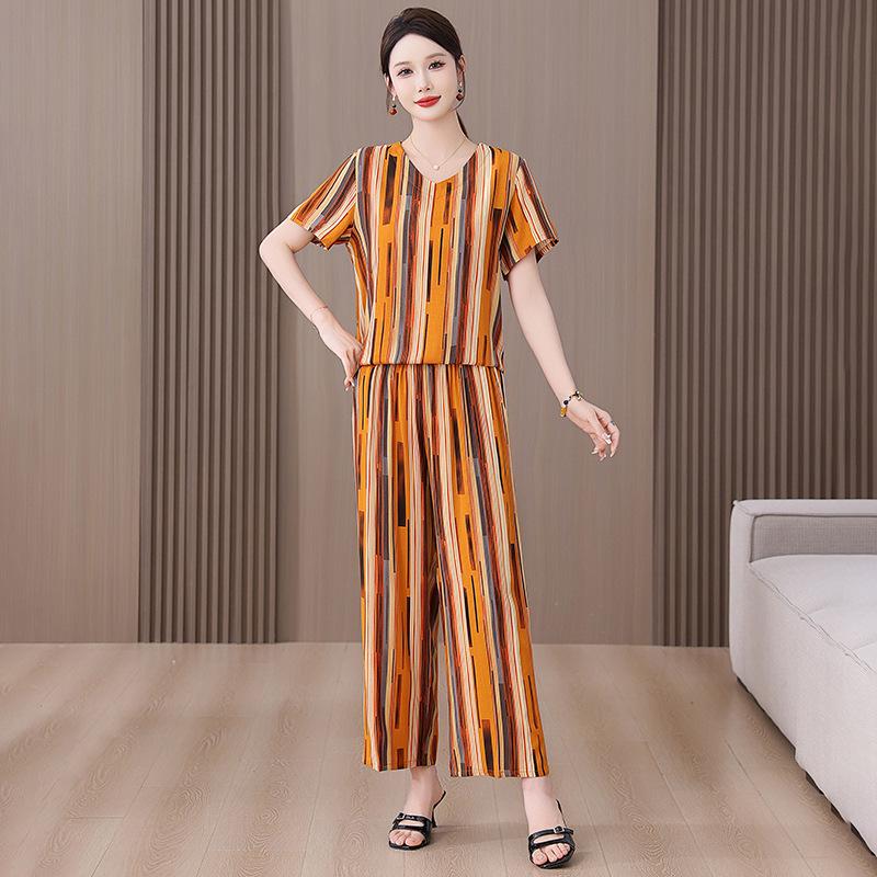 

Plus Size Women s Floral Two-Piece Set: Stand Collar Top & Elastic Waist Trousers XL
