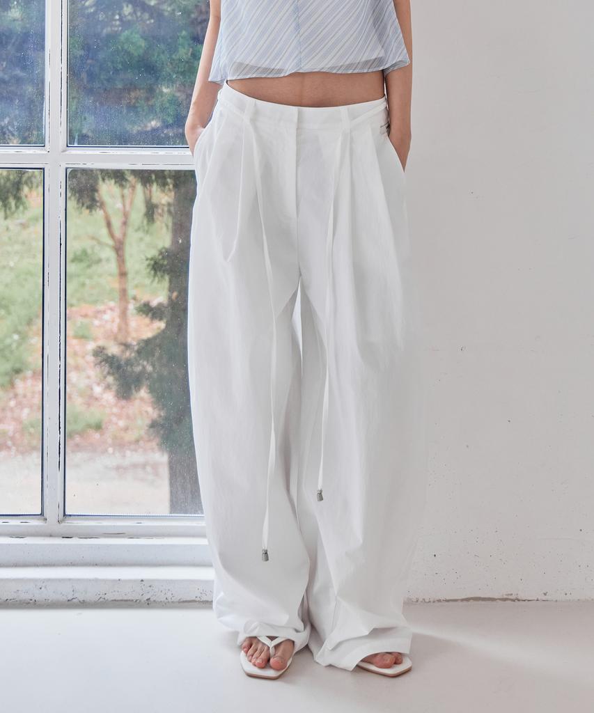Leondeondada Nylon Pintuck Balloon Slacks, White