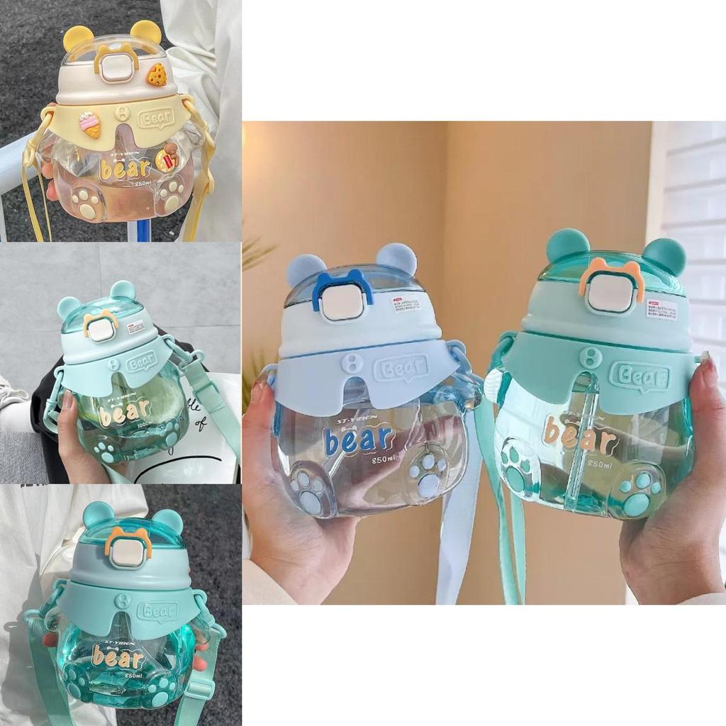 Cartoon Mädchen Tragbarer Plastikbecher mit Push-Open-Deckel für Zuhause und den Außenbereich