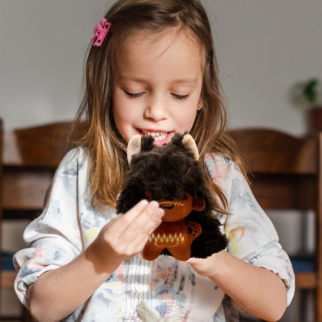 Plysjleker er søte og egnet for å gi som gaver. De er laget av trygge materialer for både gutter og jenter