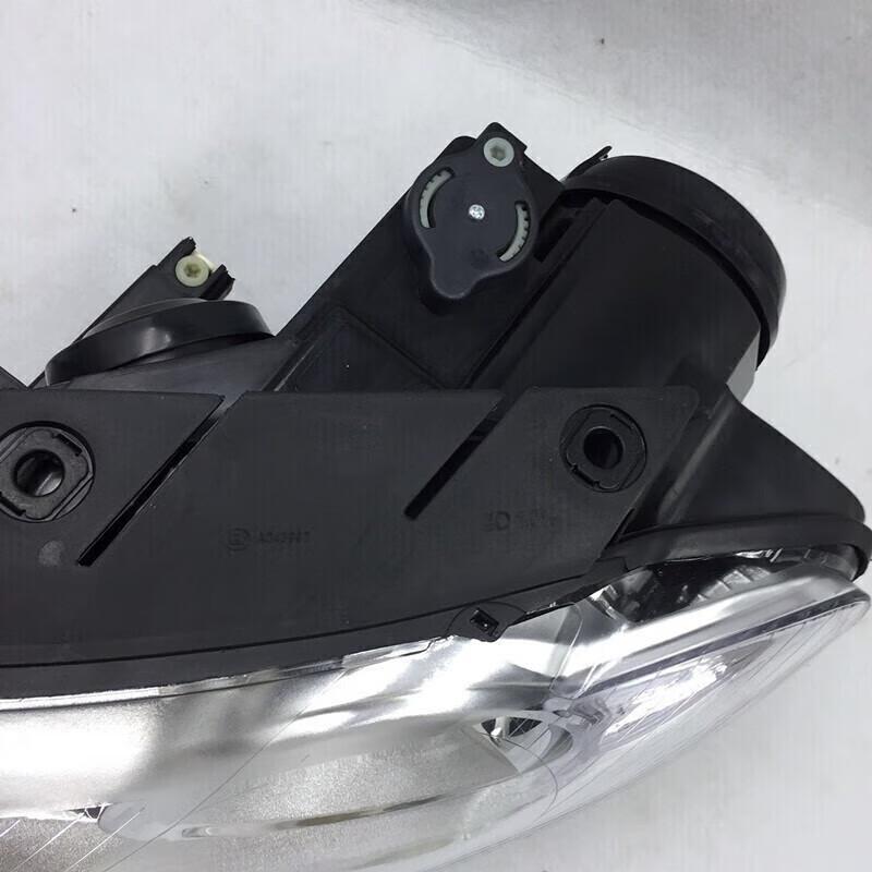 Volkswagen Magotan B6 Headlight Assembly (2006-2010) - Single Unit