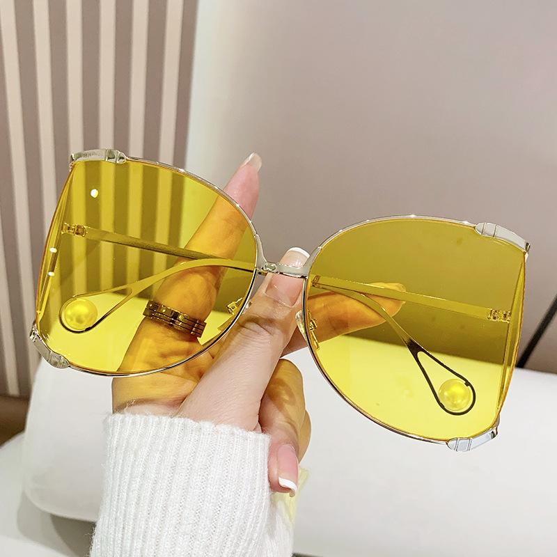 New Large Frame Pearl Sunglasses For Women Fashion And Colorful Metal Hollow Legs Eyeglasses UV Protection Shades UV400 Eyewear