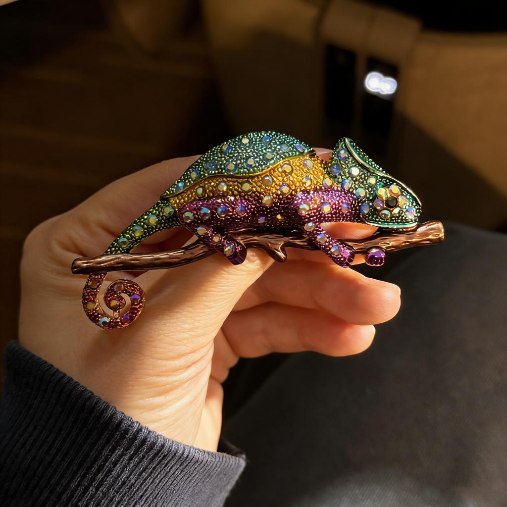 SKEDS Full Rhinestone Chameleon Brooch for Women Unisex Crystal Lizard Pin Banquet Party Backpack Gifts Jewelry Accessories