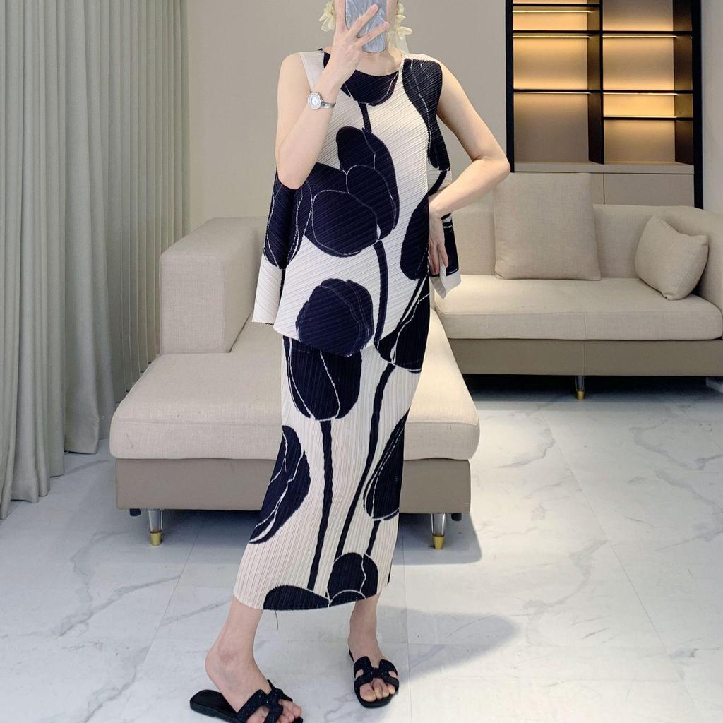 2025 Women's Elegant Floral Two-Piece: Casual Loose Top & Plus Size Midi Skirt