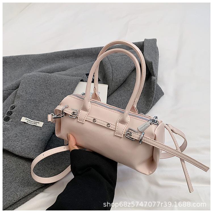 Sausage baguette bag women's 2025 new spring retro locomotive style hand pillow bag versatile shoulder messenger bag