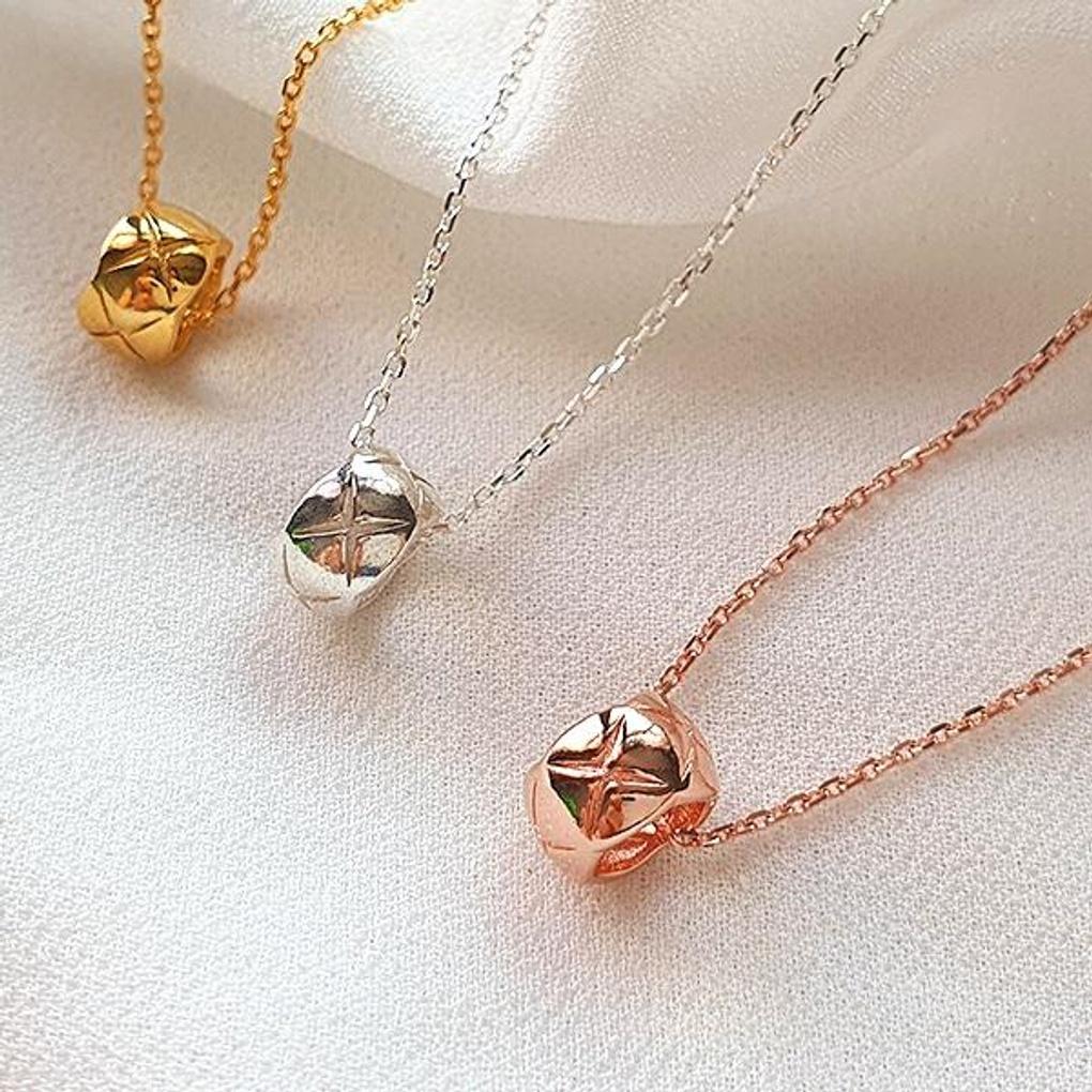 Women's Daily Point Mini Quilted Ball Necklace