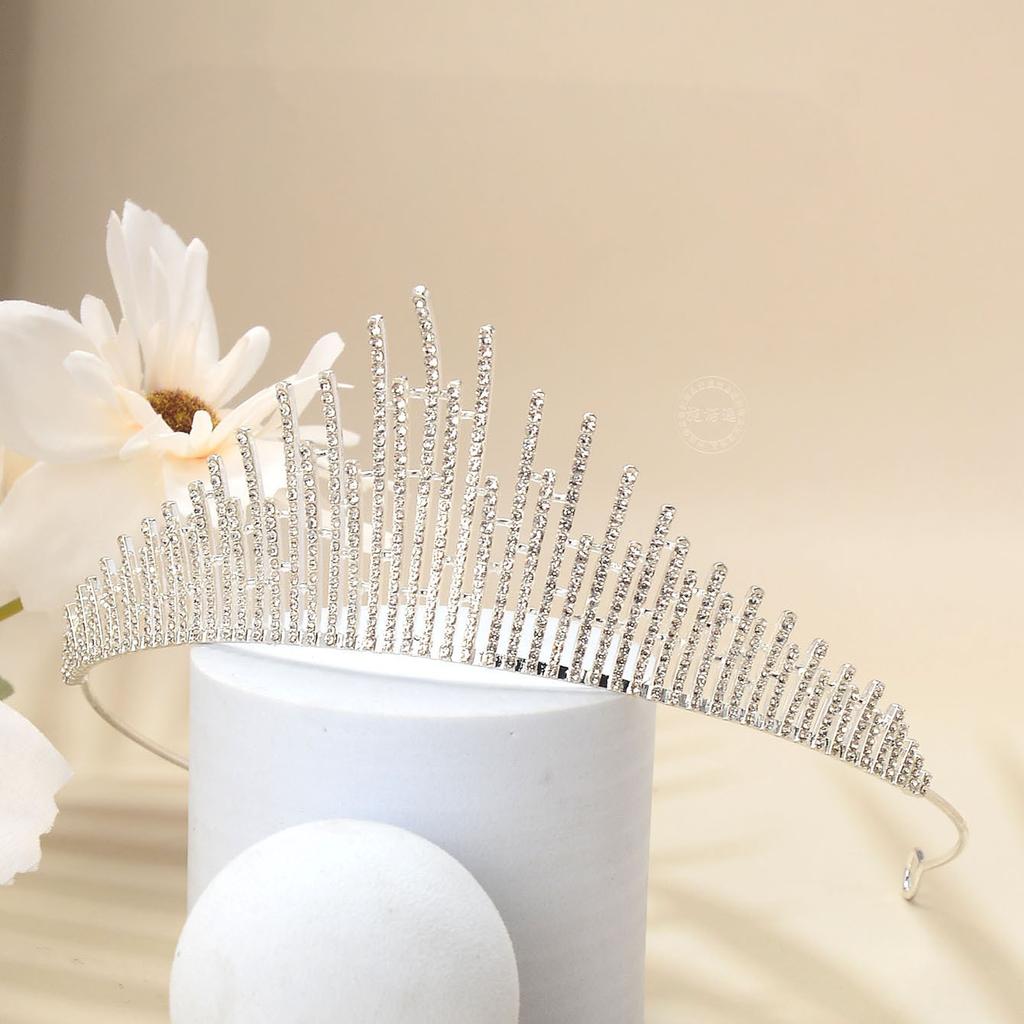 Korean Style Bridal Alloy Rhinestone Simple and Elegant Crown Suitable for Ladies To Wear At Wedding Banquets