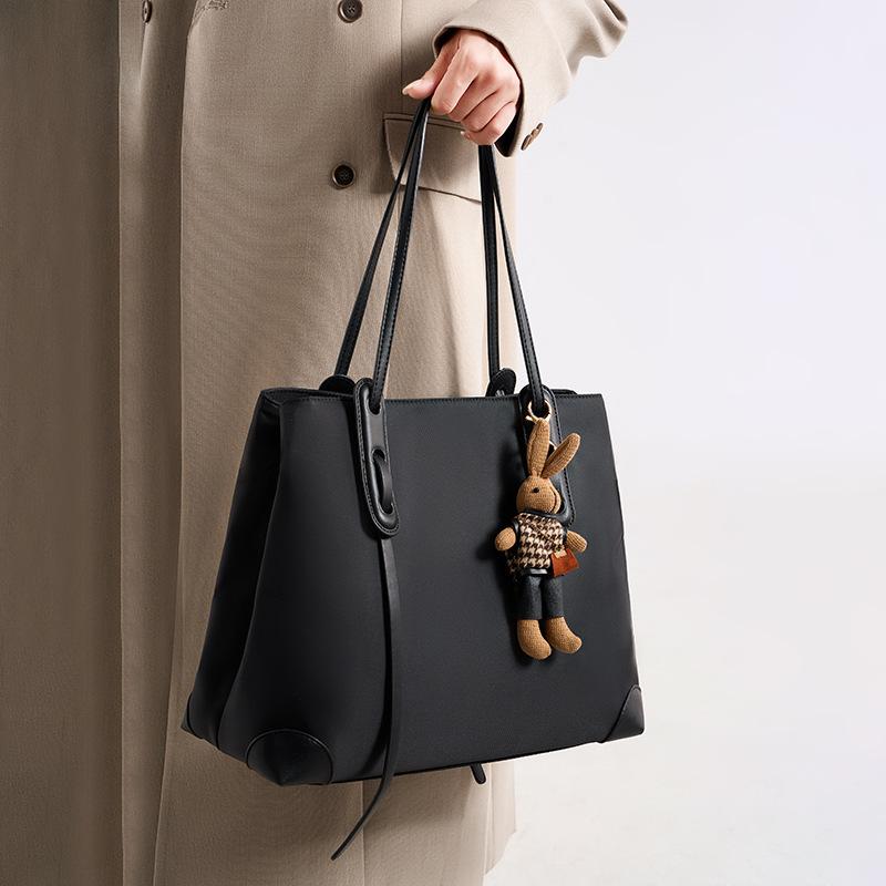 Fashion Light Luxury Bag 2025 New Niche Shoulder Bag Handbag Large Capacity Tote Bag Work Commuter Women's Bag