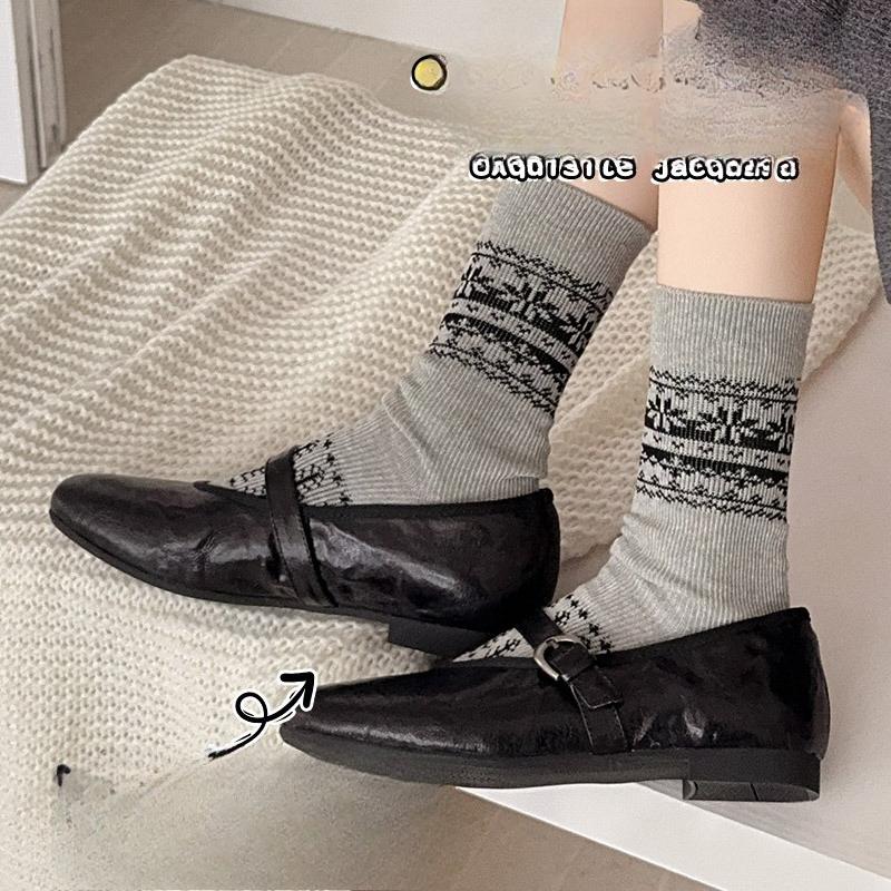 Women's Mid-calf Socks for Autumn and Winter, Ethnic Style Retro Pile Socks, Long Calf Socks