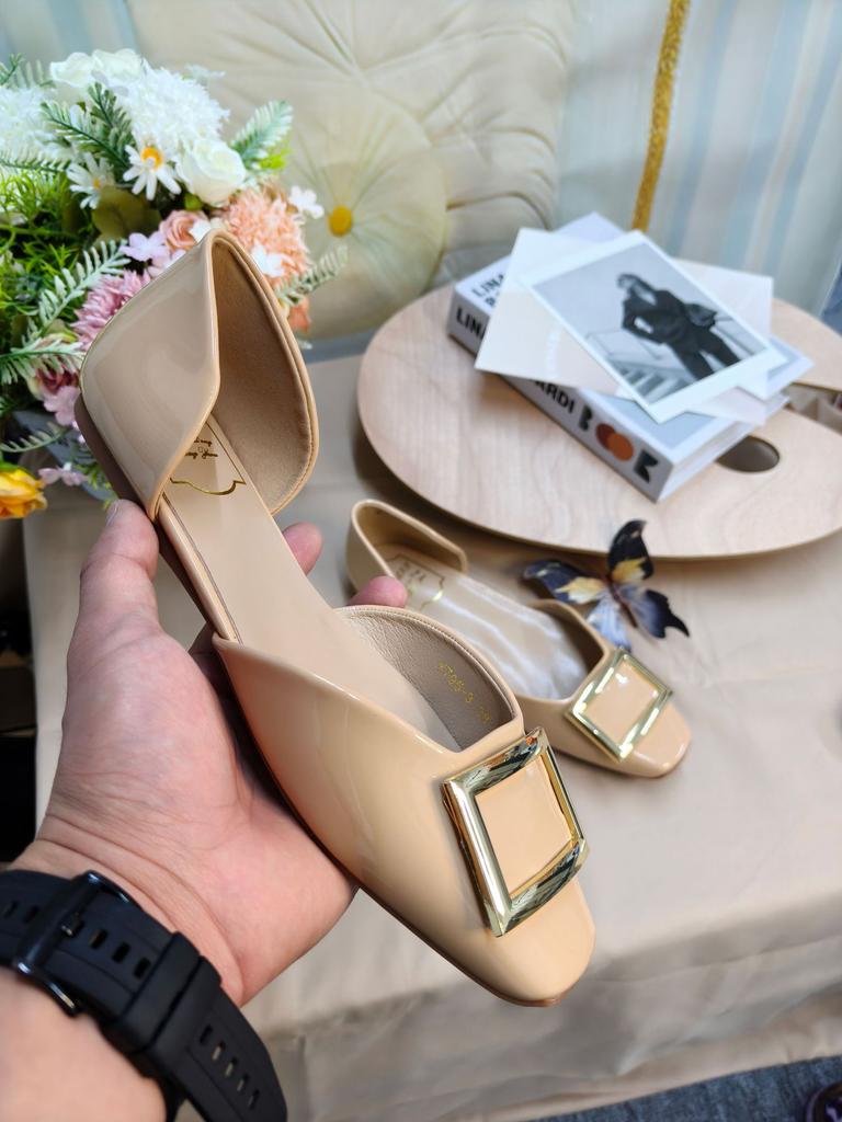 Punkt zweites Haar! Mode vielseitig neue quadratische Spitze quadratische Schnalle Leder hohl einzelne Schuhe Damen flache Schuhe Temperament Pendeln Frühling