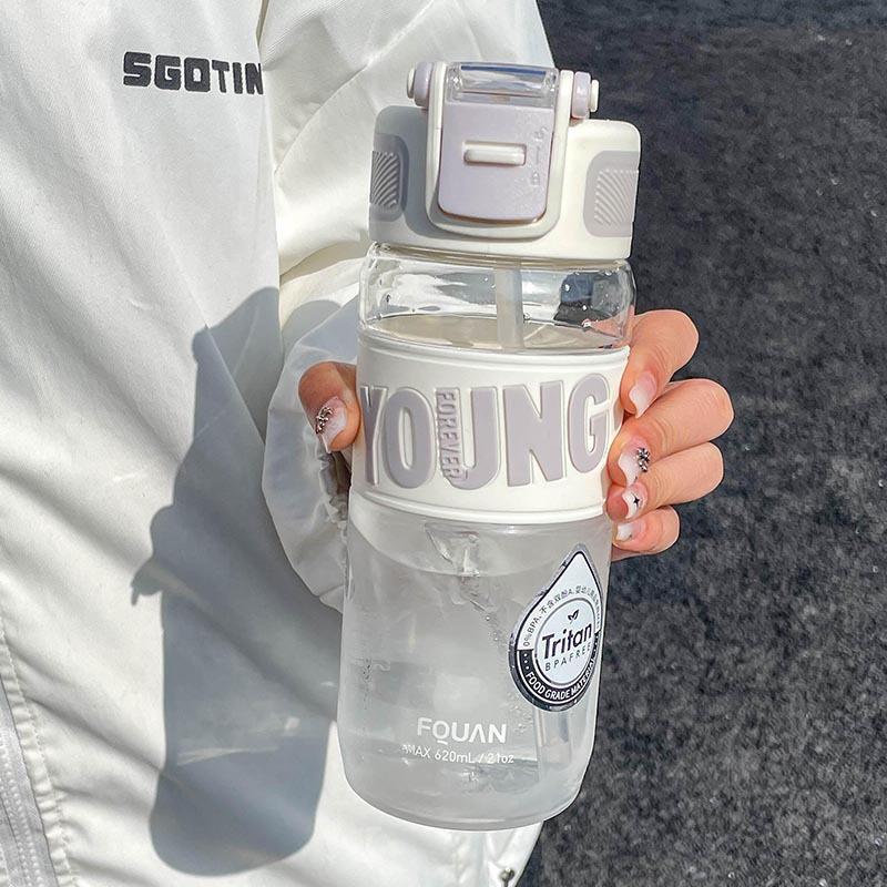 Water cup plastic high temperature resistant boys and girls sports cup with straw high value student simple cup