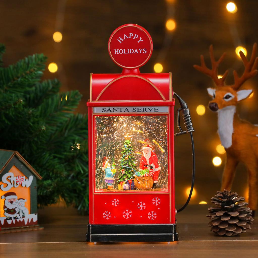 O varietate de apă de Crăciun umplută cu ornamente muzicale, cabine telefonice, lămpi cu ulei, lumini de vânt, decorațiuni de Crăciun, cadouri de Crăciun