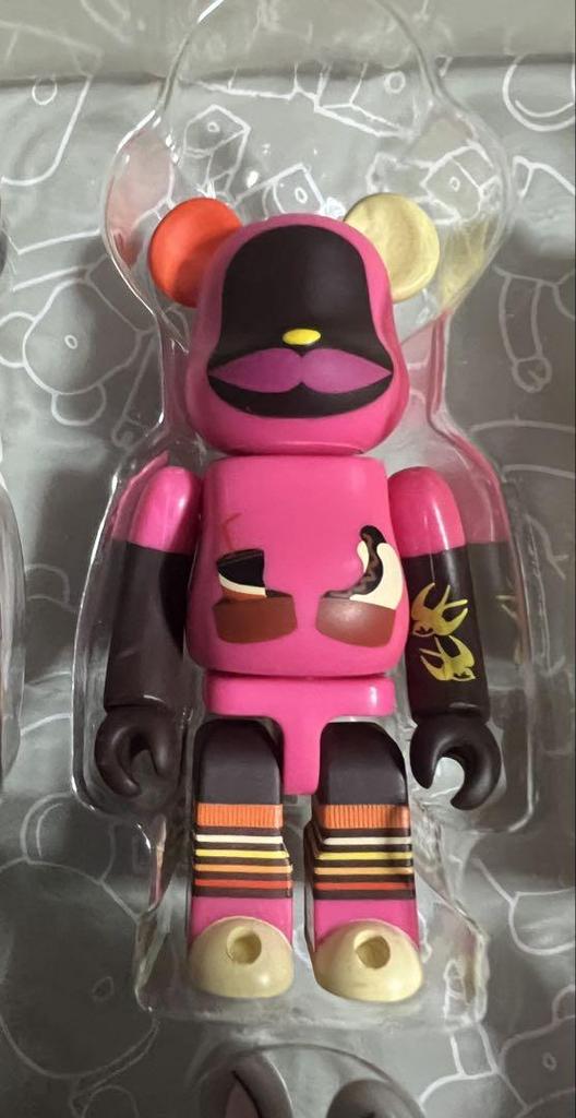 [USED] Bearbrick Series 22 Secret Happy Socks Figure