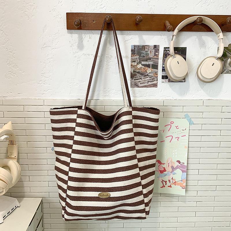 New Large-capacity Simple Shoulder 2025 Light Commute Leisure Foreign Trend Fashion Niche Design Tote Bag