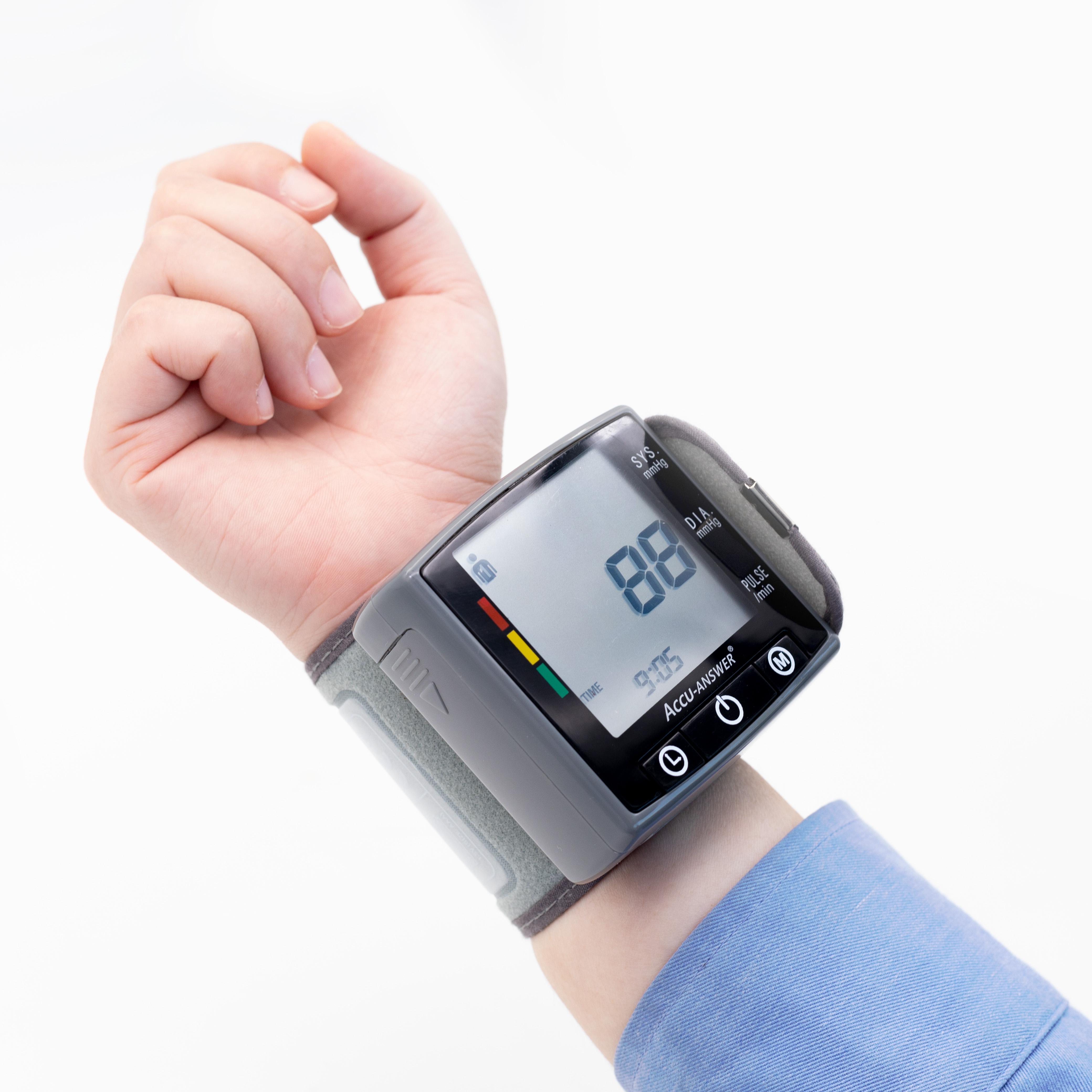 CE Approved Medical Wrist Blood Pressure Monitor Automatic Digital BP Machine Rechargeable Wrist Sphygmomanometer for Home Use Plastic