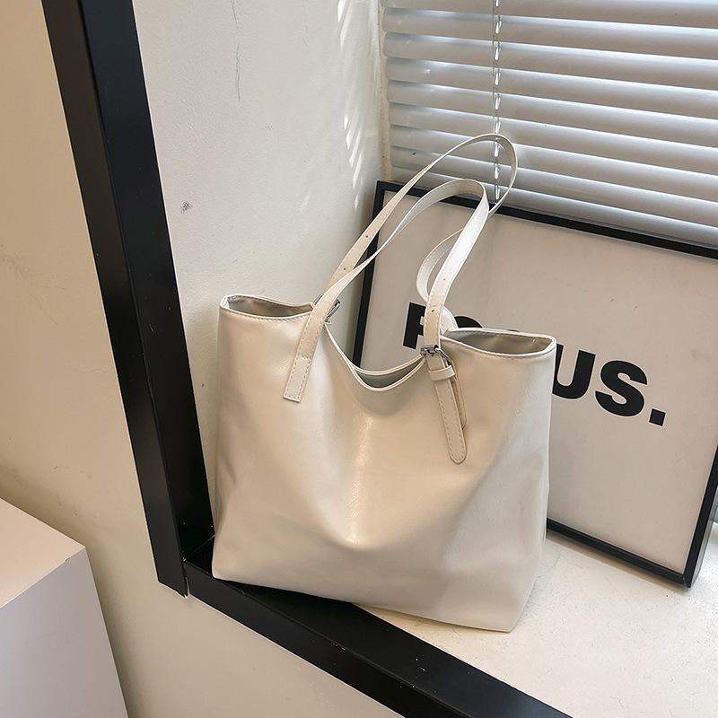 Commuter Shoulder Bag Women's Spring Tide Retro Fashion Large Capacity Tote Bag Maillard Armpit Bag