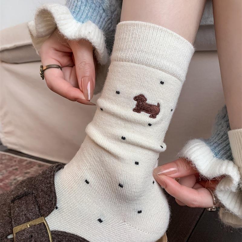 Skarpety Kaszmirowe Damskie Kreskówka Kiełbaska Szczeniak Haftowane Kropki Średniej Długości Skarpety Wełniane Ciepłe i Pogrubione Skarpety do Nakładania