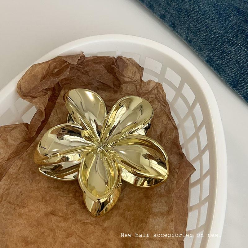 1/2 Pcs Flower Hair Clips Simple Shiny Egg Flower Hair Claws Frangipani Hair Clip for Women Girl Summer Beach Travel Accessories