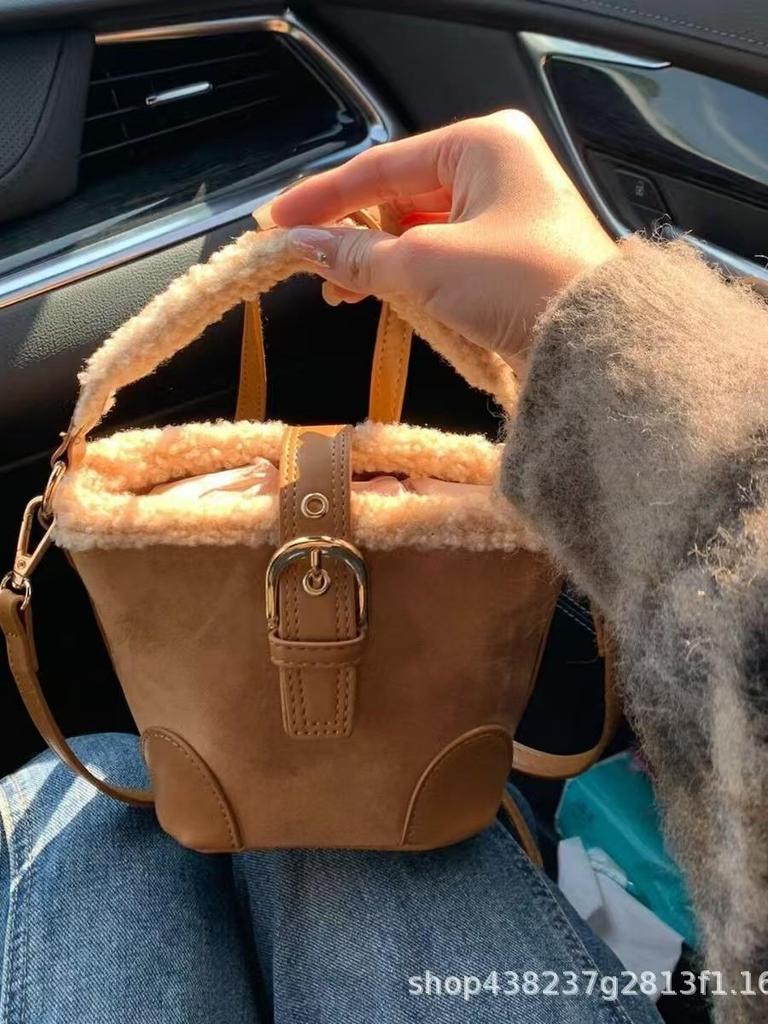 Xiaohongshu Retro Myra Cute Lambswool Bucket Bag - Small Versatile Autumn/Winter Handbag & Shoulder Bag