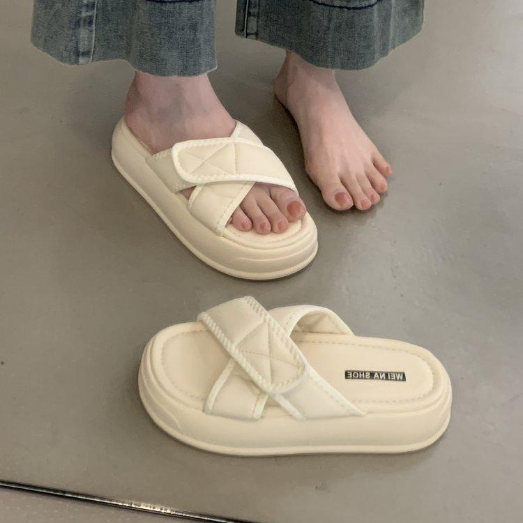Dicke Sohle Muffin Klettverschluss schwarze Hausschuhe Damen Sommerbekleidung 2025 Sommer neue Mode coole Hausschuhe