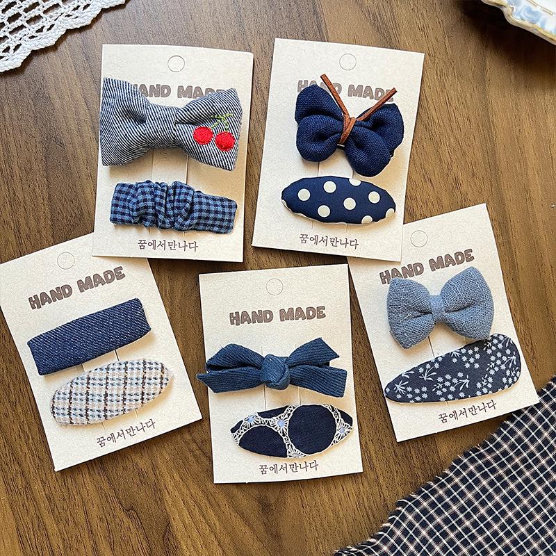 Koreanische Kinder Haarspange mit gestickter Blume - Süße Pony- & Seitenklammer