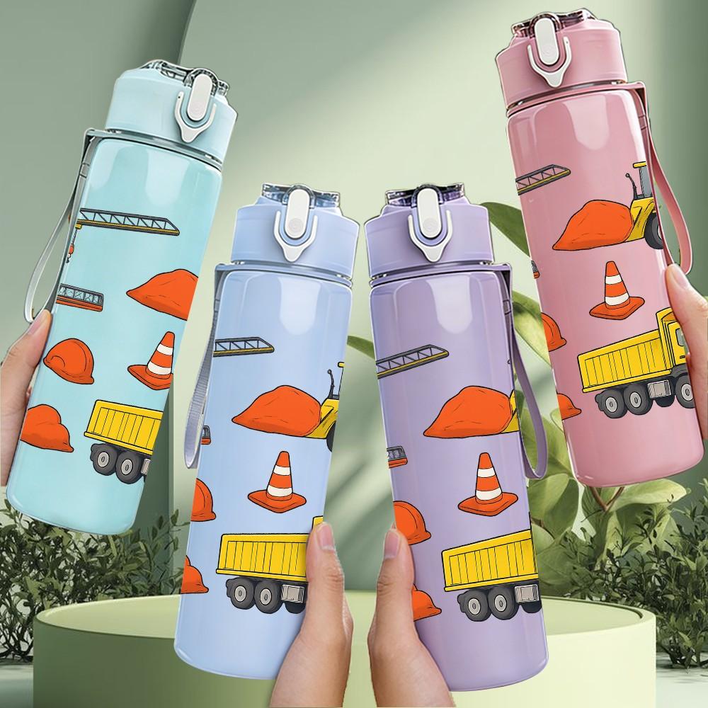 1PC Heavy Construction Vehicle 750ml Color Plastic Sports Water Bottle Leakproof Flip Straw Lid Suitable for Sports Office Home Use