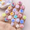 50 Stück Neue Niedliche Harz 10mm Mini Bunte Blumen Serie Flache Rückseite Maniküre Teile Verzierungen Für Haarschleifen Zubehör