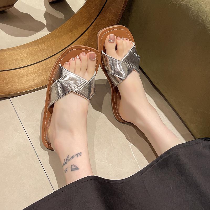 Vintage kwadratowa głowa literacki krzyż z odkrytymi kapciami na płaskiej podeszwie damskie letnie ubranie wróżka wakacje nad morzem plaża fajne kapcie