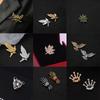 Coleção de Broches de Metal Incrustados com Diamantes Personalizados, Broche de Lapela de Alta Qualidade Anti-Luz Flor Borboleta Coroa