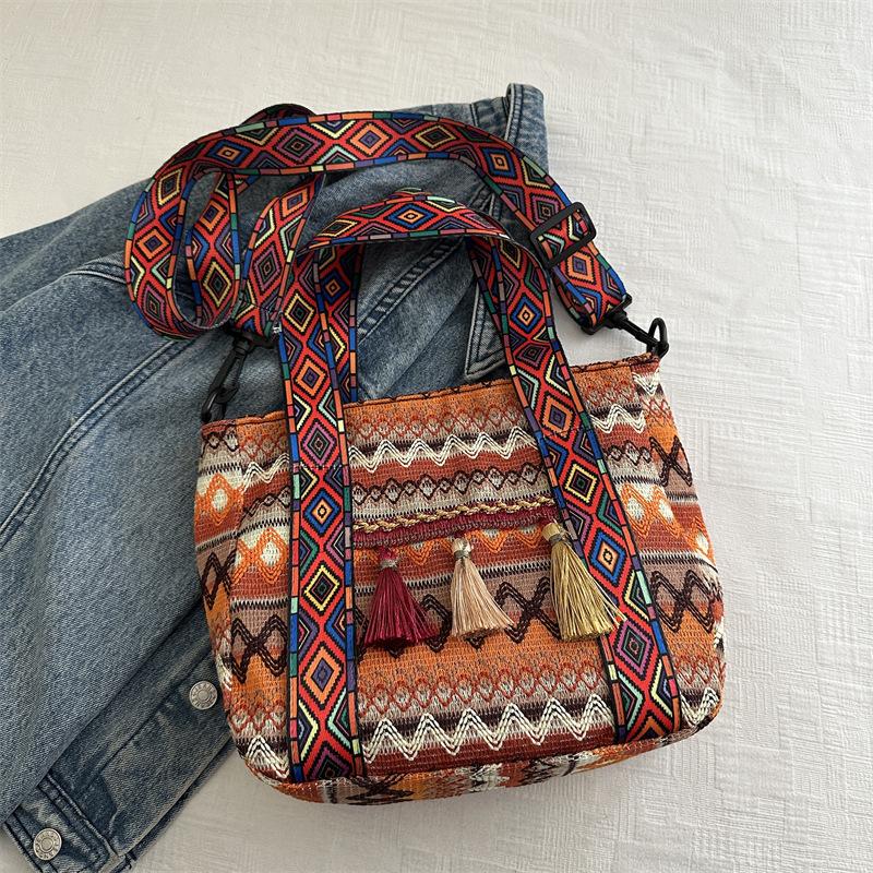 Ethnic Style Large-capacity Fashion Simple Temperament Handbag 2025 Spring and Summer New Foreign Style Women's Commuting Tote Bag