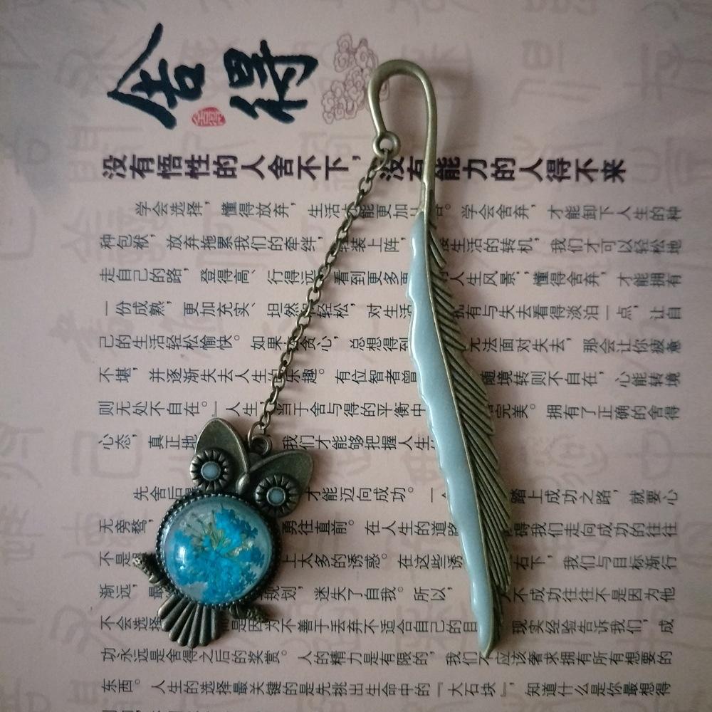 1Pc Luminous Feather Bookmark Retro Glowing Whale Tail Metal Bookmark Fluorescent Owl / Butterfly Bookmark