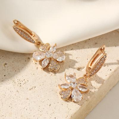 Modische baumelnde Ohrringe in Blumenform für Damen 2025 Neu Goldene Zirkonia Hängeohrringe Statement Party Schmuck Accessoires