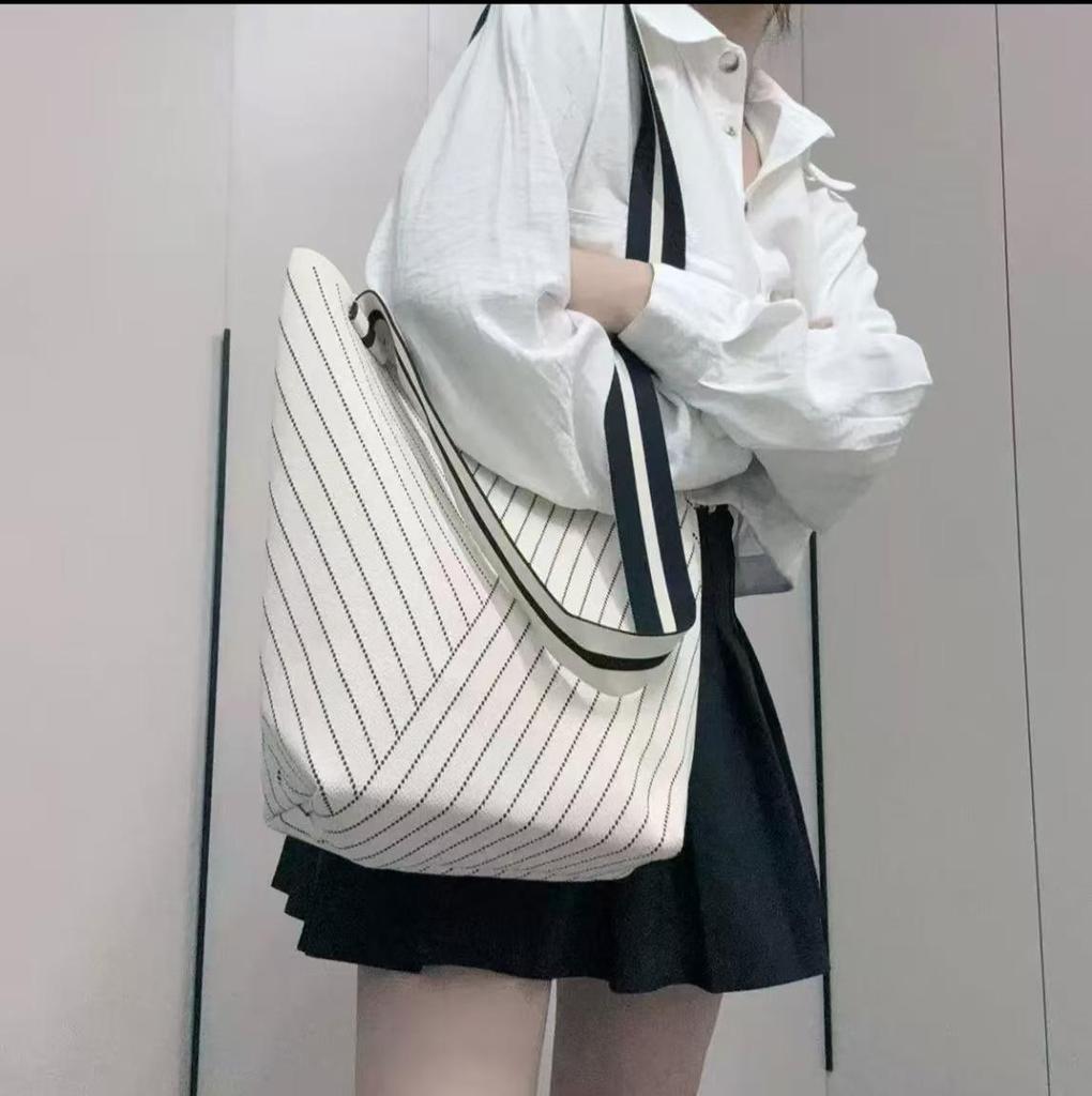 Women's Geometric Knit Shoulder Bag - Versatile, Large Capacity, Fashionable Commute Bucket Bag