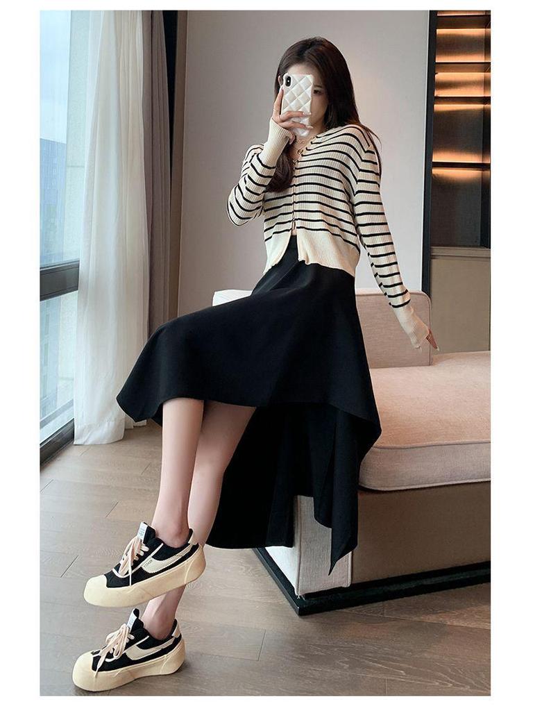 Women's Korean Style A-Line Half-Skirt, Versatile Mid-Length, Slimming Flare, Spring/Autumn Fashion.