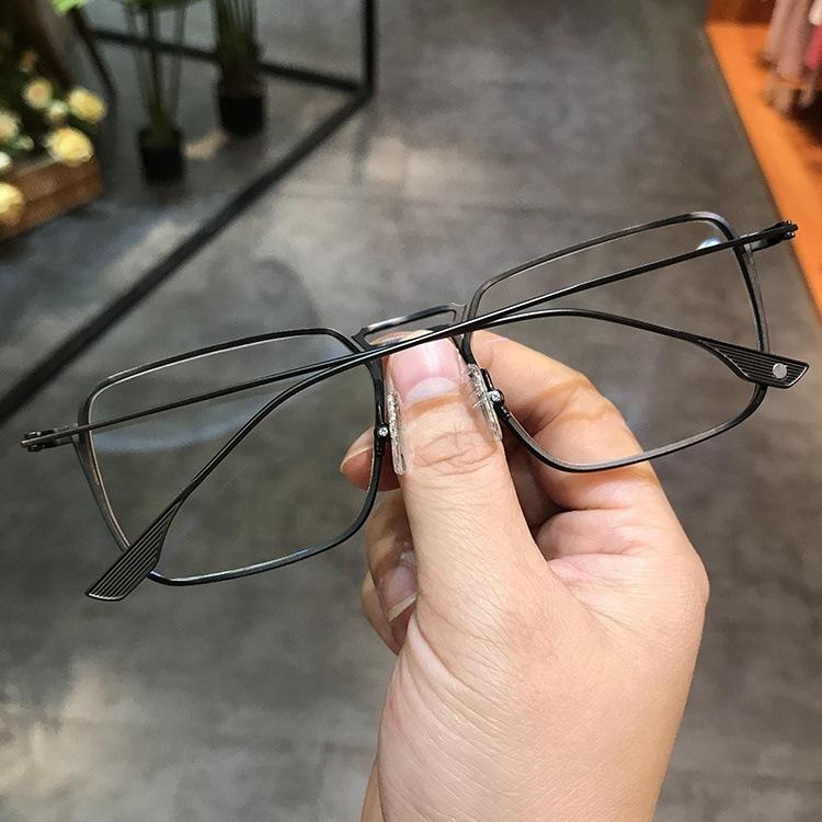 Retro Titanium Alloy Anti-Blue Light Reading Glasses For Men And Women Metal Frame High Quality Versatile Protective Flat Glass