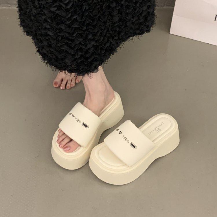

Thick-soled one-word slippers women s 2025 new outer wear casual and versatile fashion heightening cool slippers small beach shoes 40