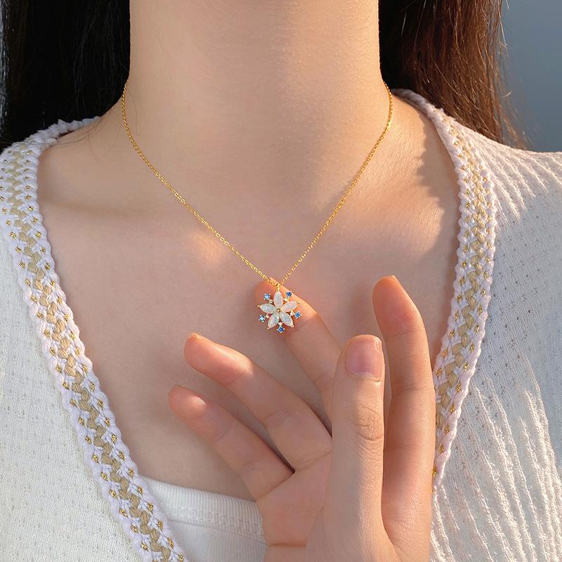Dream Snowflake Opal Necklace Women's New Autumn/Winter Sweater Chain Design Sense Collar Chain