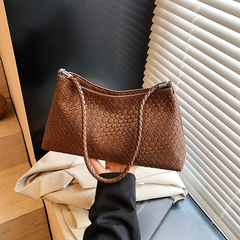 Casual simple single shoulder underarm bag niche design woven bag women's versatile work hand carrying bucket bag