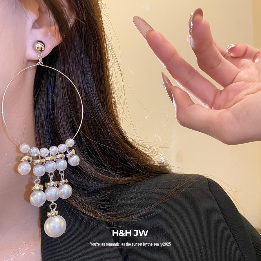 French Retro Silver Needle Round Pearl Fringed Earrings Light Luxury High-end Stud Earrings Niche Fashion Versatile Earrings Women