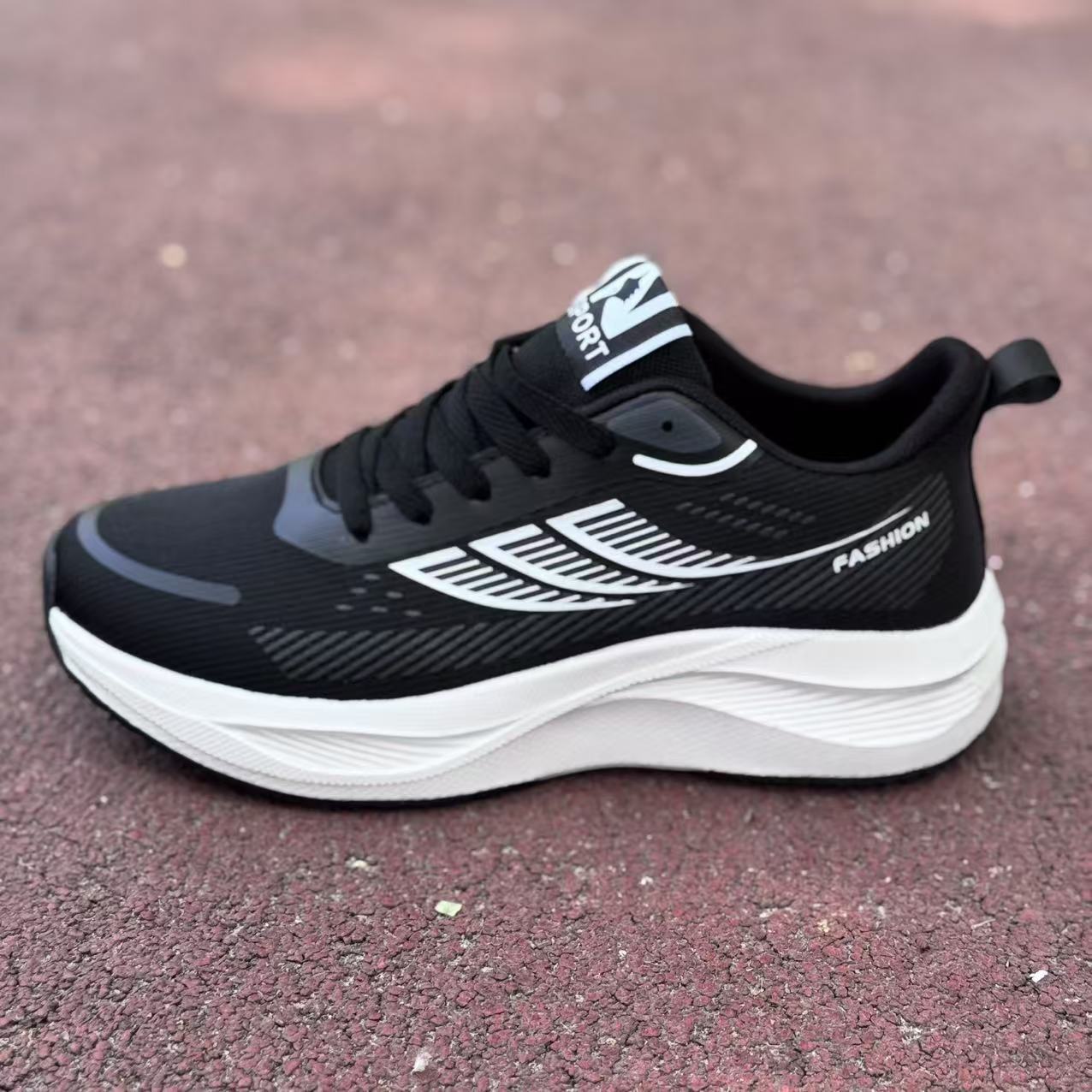 

Ultra Lightweight Running Shoes Leather Surface Waterproof Sports Casual Shoes Student Shoes 36