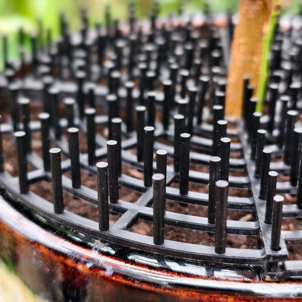 Breathable Mesh Plant Pot Soil Protector Grid Cover Barbed Cut-Outs Reversible Use Spiked Soil Protection Grid Cutting