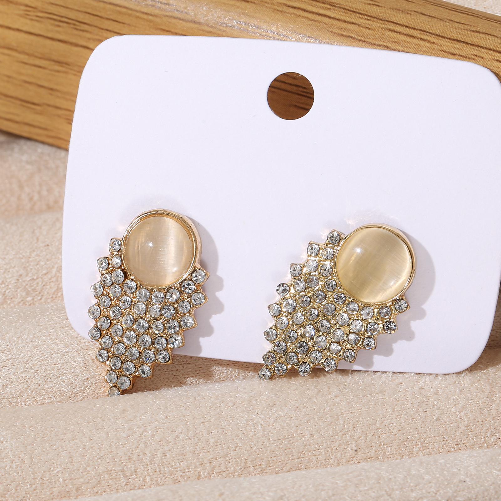 

Golden Opal Cat Eye Stud Earrings with Synthetic Zircon Inlay Elegant Drop Earrings for Women золотистый