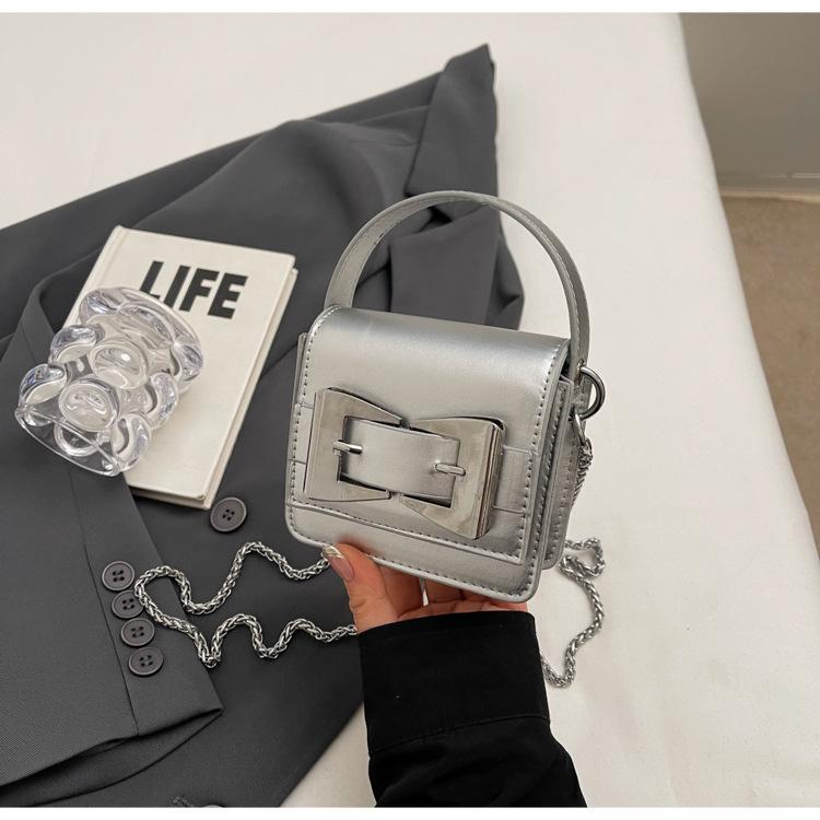 

2025 spring small square bag new niche light luxury mini messenger women s bag trendy versatile portable glossy shoulder bag серебряный