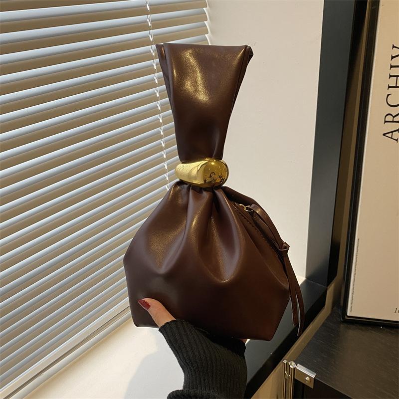 Niche design personalized retro small bag women's autumn and winter new pleated simple and beautiful bucket bag