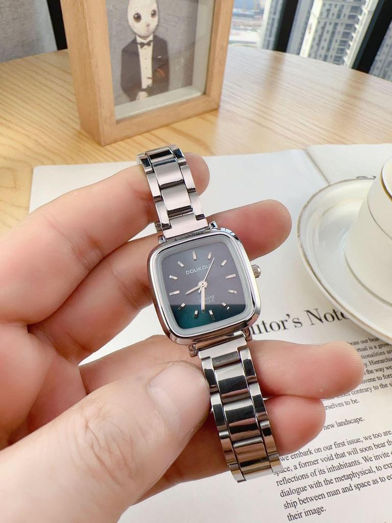 Elegant Women's Light Luxury Steel Band Wristwatch with Stick Markers