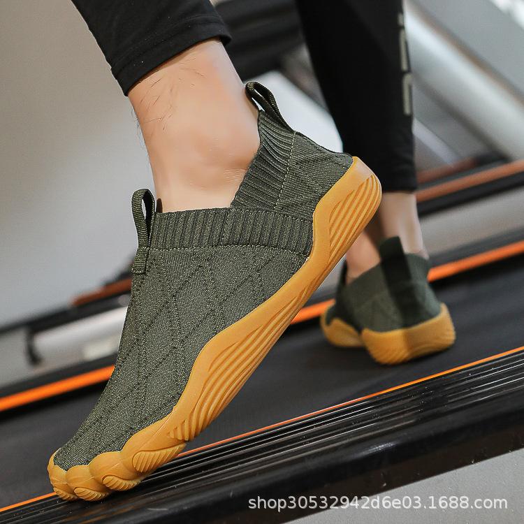 

Уличная пятипалая спортивная обувь для отдыха, обувь с широким носком, эластичный верх из летучего трикотажа, на одной педали, нескользящая и износостойкая резиновая подошва 39 армия зеленый