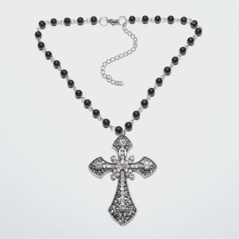 Gotický křížový náhrdelník - Unikátní design šperku
